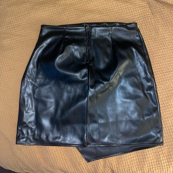 Faux leather skirt - Picture 3 of 4